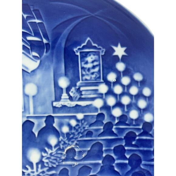 Bing and Grondahl Denmark 1968 Annual Christmas Plate 'Christmas in Church' - Picture 3 of 6